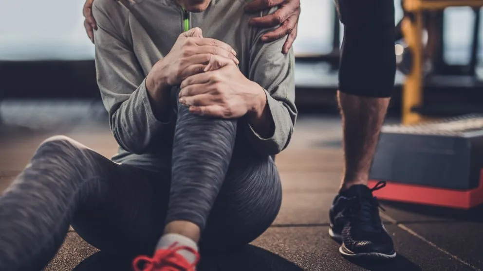 Commencez par intégrer des entraînements de style WORK IN. Ce sont des pratiques de mouvements autant en lien avec le Yoga, le CHI GONG, les étirements globaux, de l'entraînement en piscine sans impact articulaire, etc.